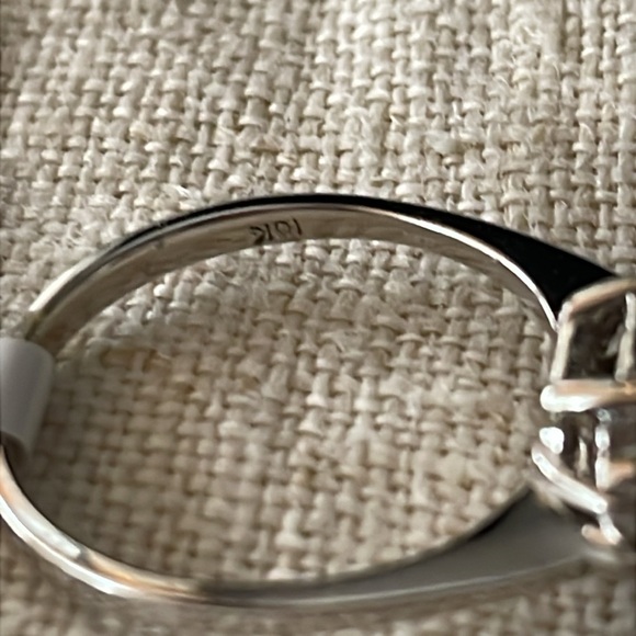 10K white gold 1.75 CTW Garnet & Diamonds ring BNWT - Picture 9 of 9